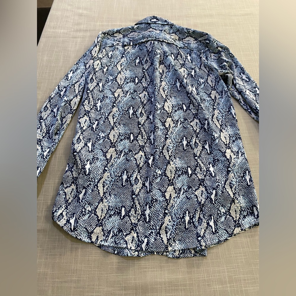 Banana Republic blouse blue snake print. Size Small Tall - Picture 2 of 16